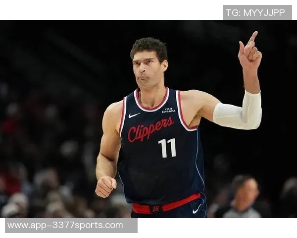 快船半场战报杨瀚森缺阵球队落后开拓者6分大洛表现出色贡献19分哈登也有14分进账